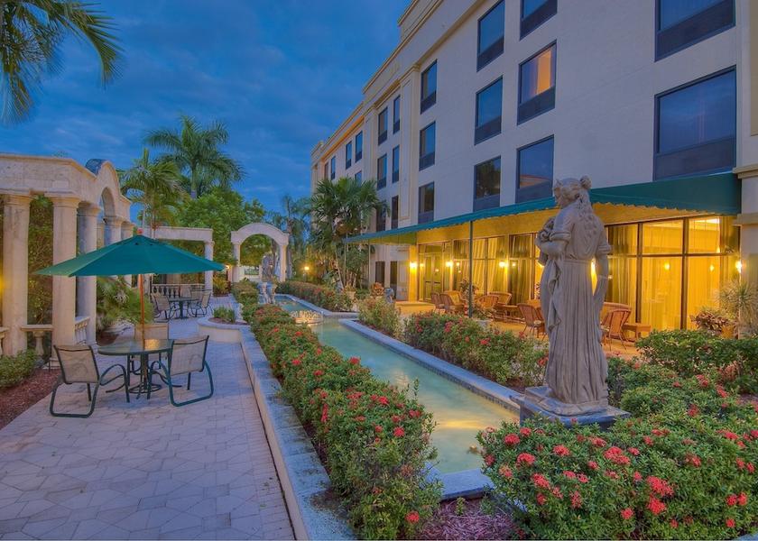 Florida Palm Beach Gardens Courtyard