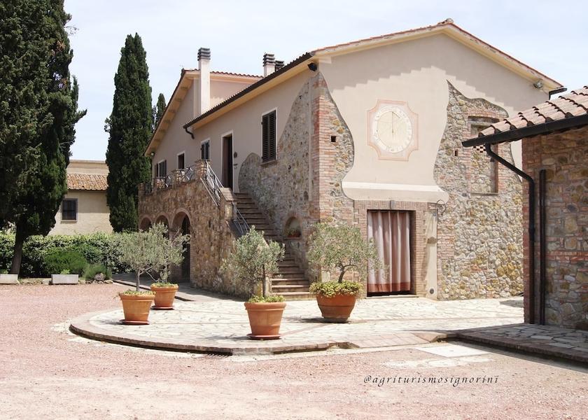 Tuscany Lajatico Facade