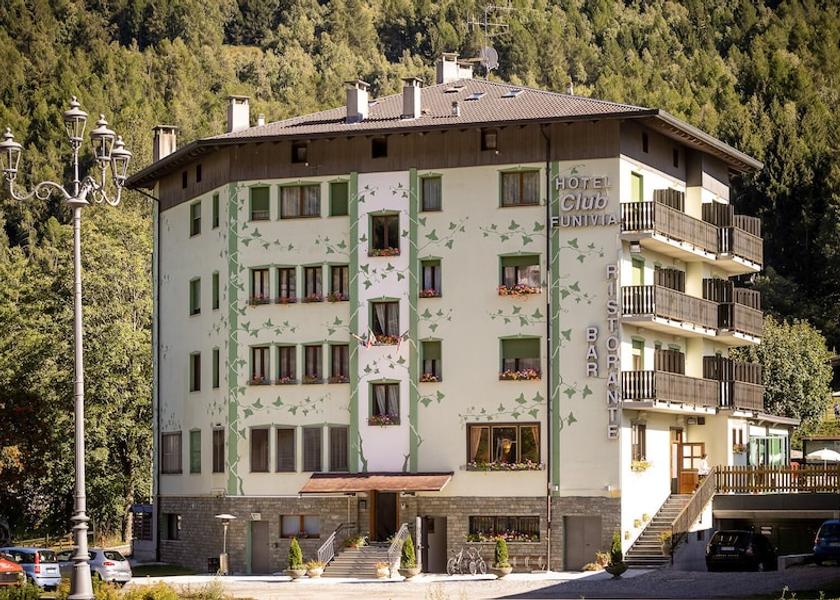 Lombardy Aprica Exterior Detail