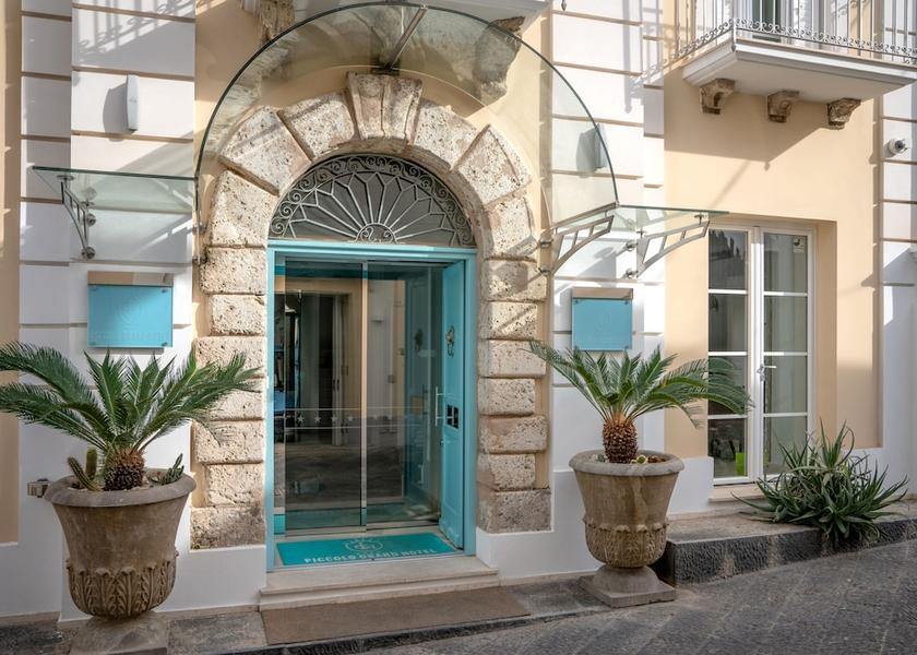 Calabria Pizzo Exterior Detail