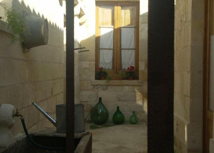 Puglia Martano Courtyard