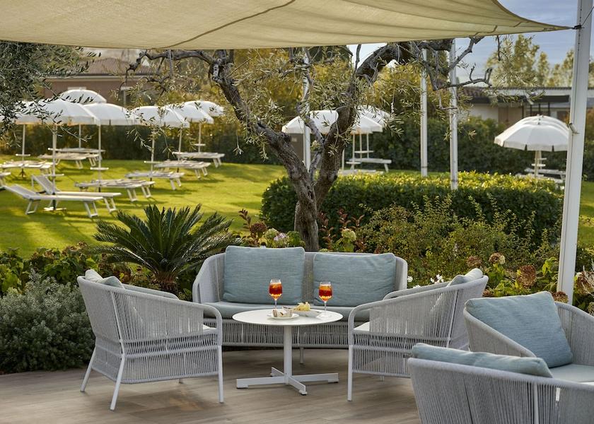 Lombardy San Felice del Benaco Bar (on property)