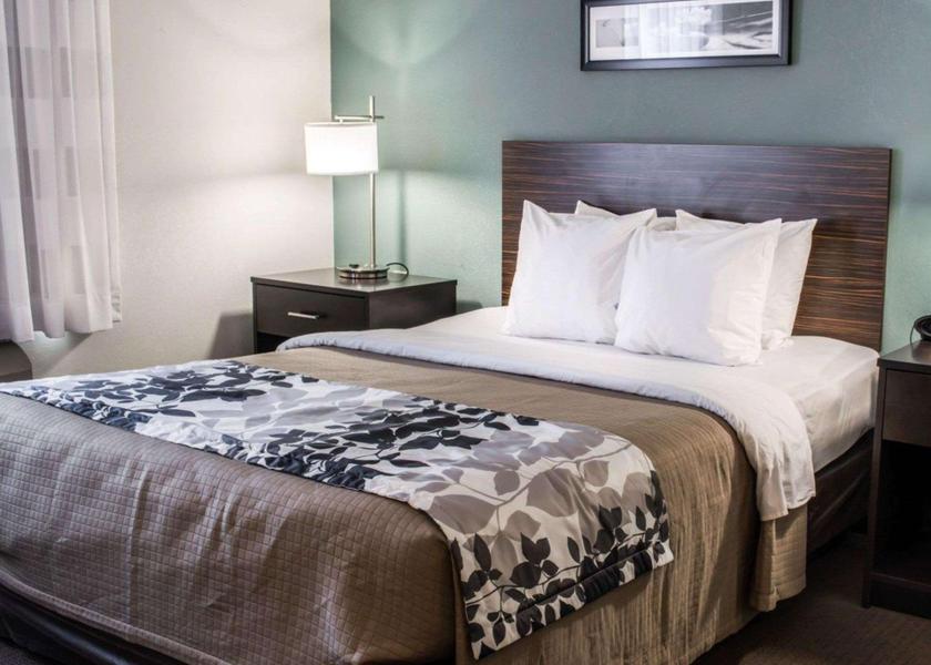 Virginia Charlottesville 1 Queen Bed, Nonsmoking, Accessible