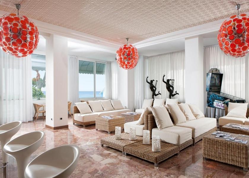 Veneto Jesolo Lobby sitting area