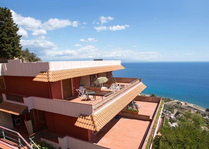 Sicily Letojanni Exterior Detail