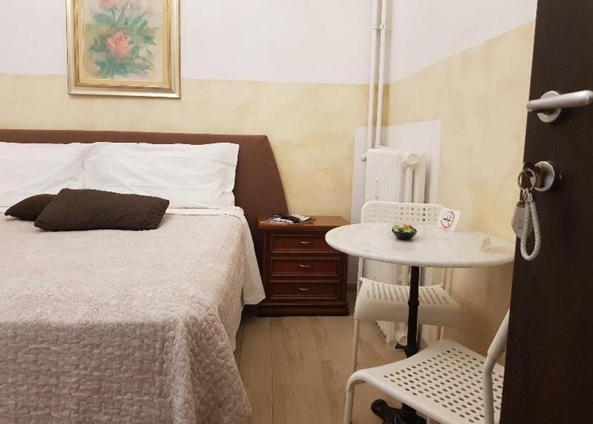 Veneto Verona Single Room with Shared Bathroom