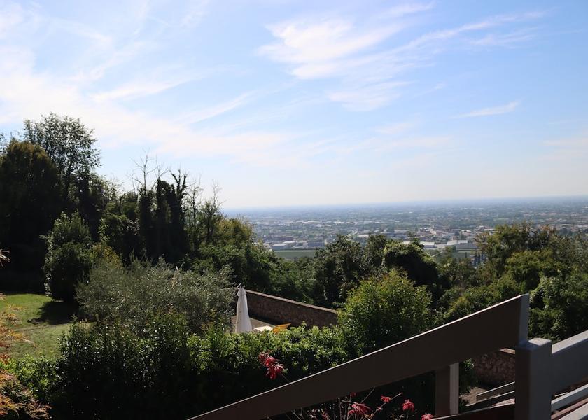 Veneto Montebelluna Exterior Detail