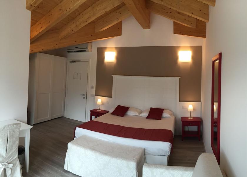 Lombardy Domaso Room