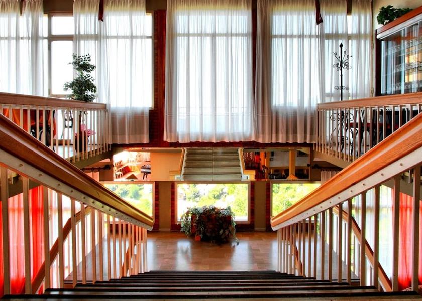 Tuscany Marliana Staircase