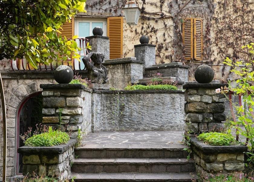 Lombardy Trescore Balneario Exterior detail