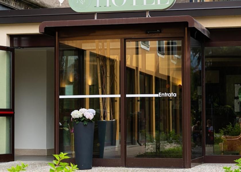 Lombardy Trescore Balneario Exterior detail