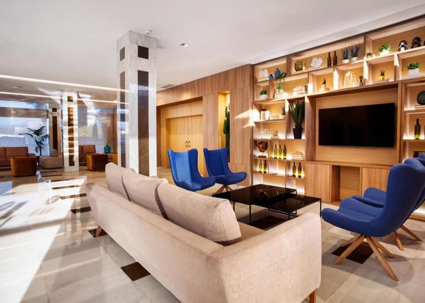 Andalusia Córdoba shared lounge/tv area