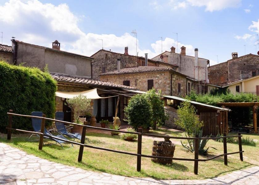 Tuscany Murlo Exterior Detail