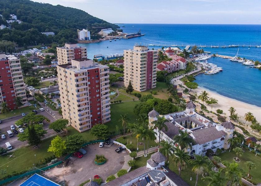 Saint James Ocho Rios Exterior Detail