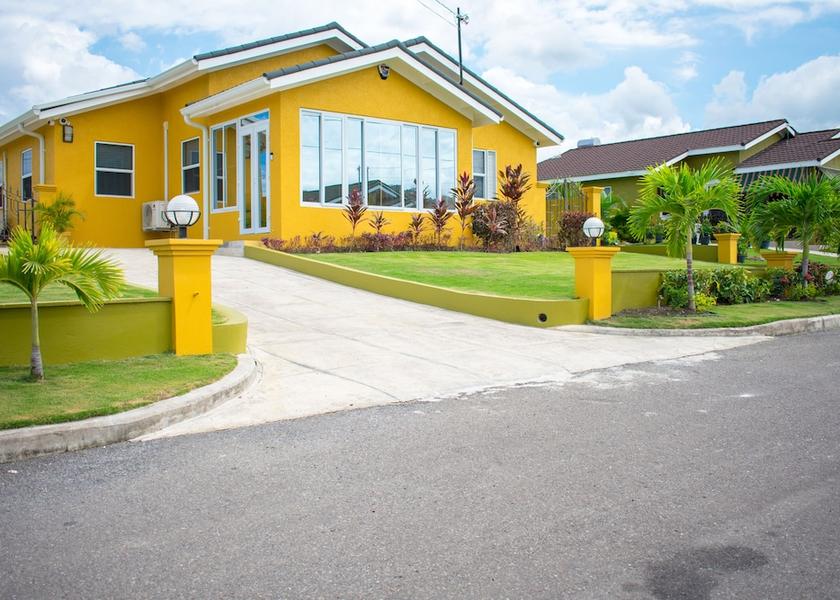 Saint James Ocho Rios Exterior Detail