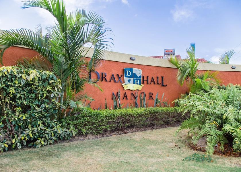 Saint James Ocho Rios Facade