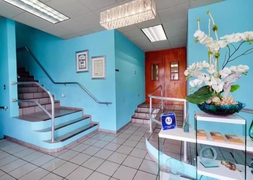 Hatillo Interior Entrance