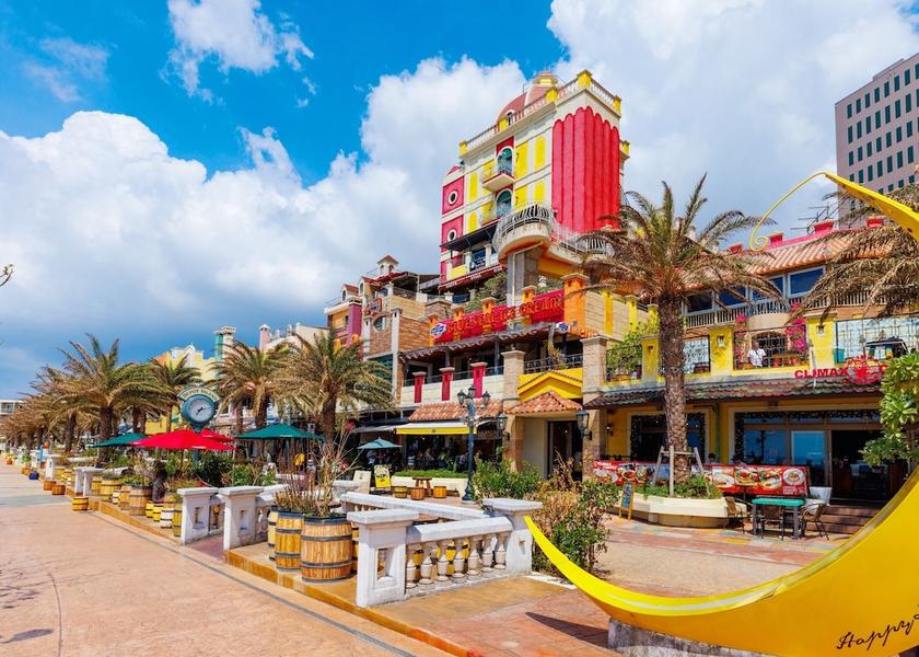 Okinawa Chatan Shopping mall