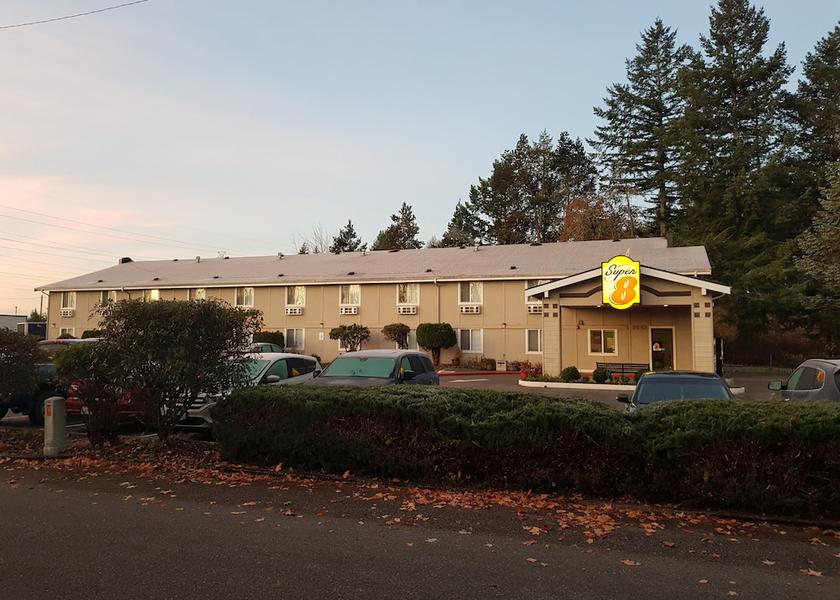 Washington Shelton Exterior Detail