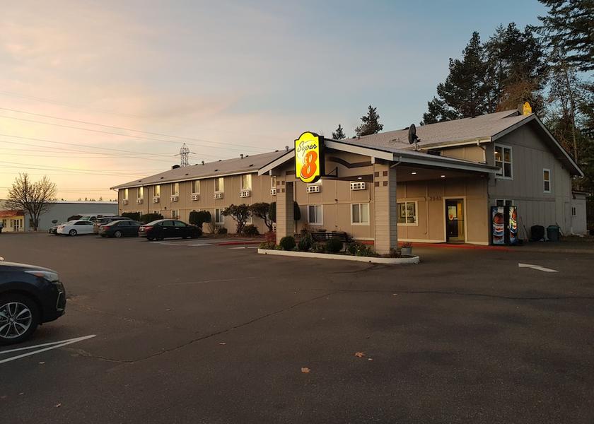 Washington Shelton Exterior Detail