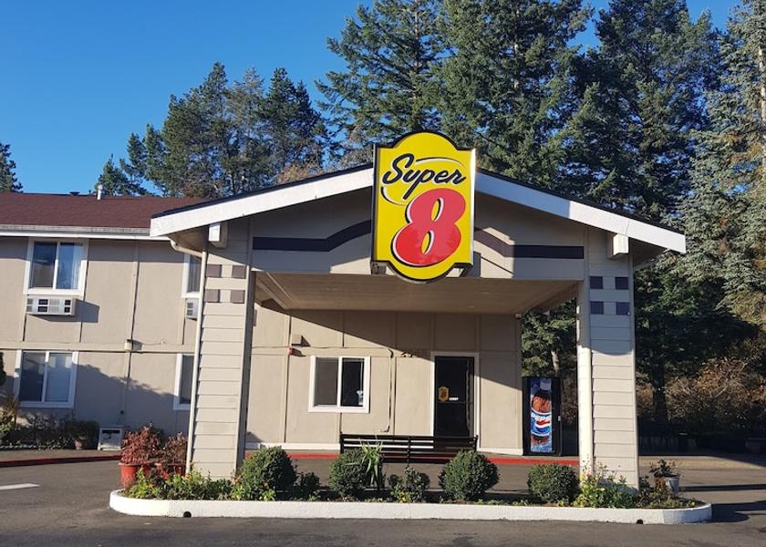 Washington Shelton Exterior Detail