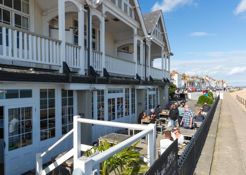 England Deal Hotel Exterior