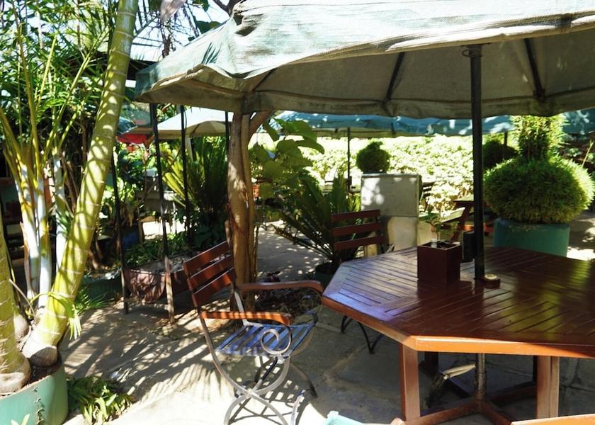  Nairobi Outdoor Dining