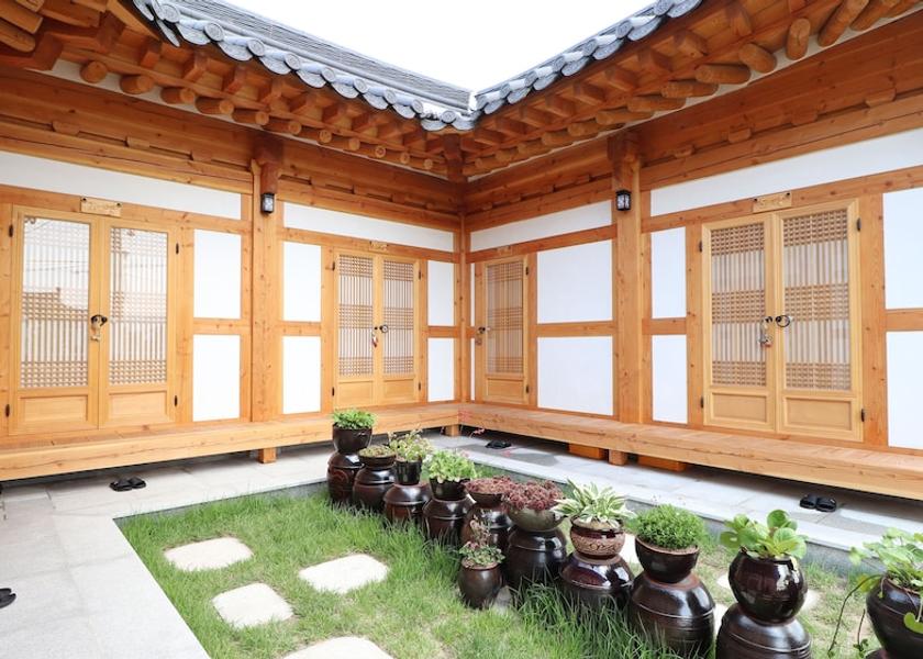 North Gyeongsang Gyeongju Courtyard