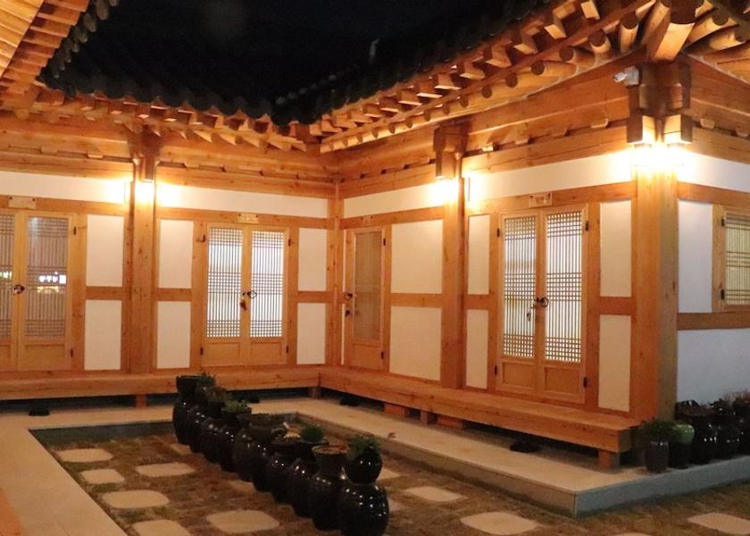 North Gyeongsang Gyeongju Courtyard