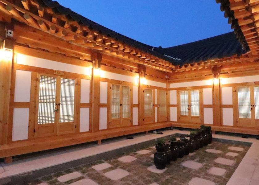 North Gyeongsang Gyeongju Courtyard
