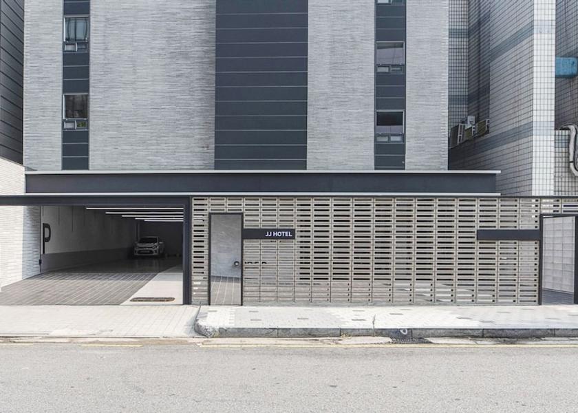 Gyeonggi Seongnam Exterior detail