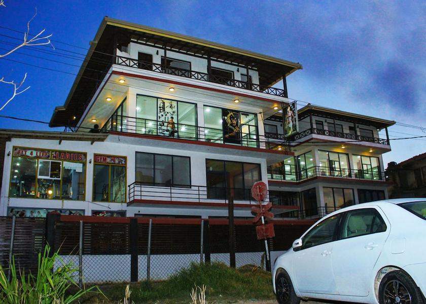 Southern Province Hikkaduwa Front of property - evening/night
