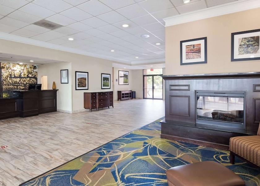 Virginia Leesburg Lobby