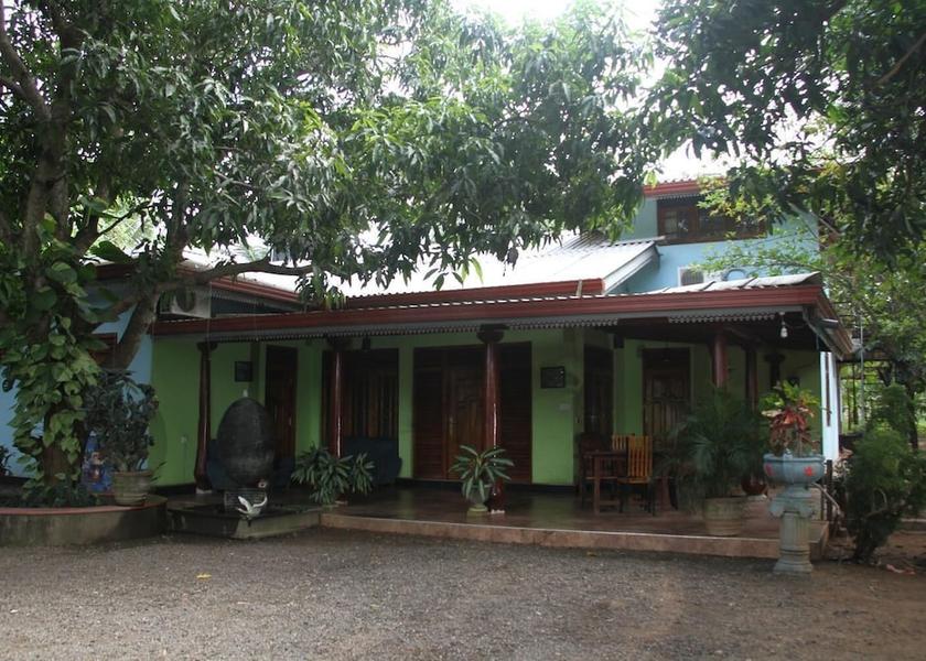 Anuradhapura District Nochchiyagama Exterior Detail