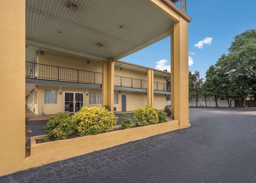 Georgia Thomaston Exterior Detail