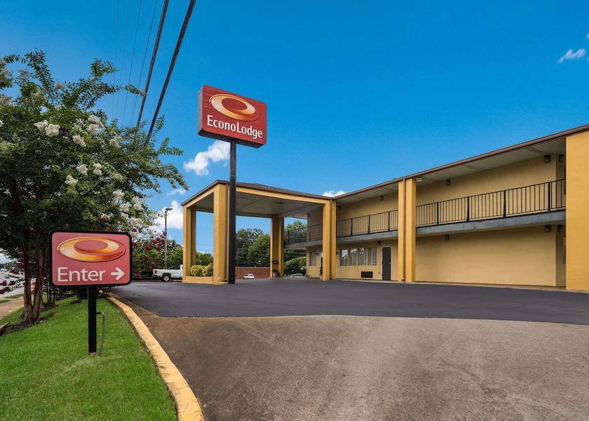 Georgia Thomaston Exterior Detail