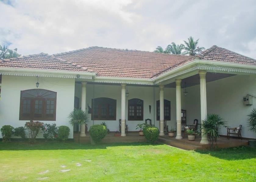 Central Province Hiyarapitiya Exterior