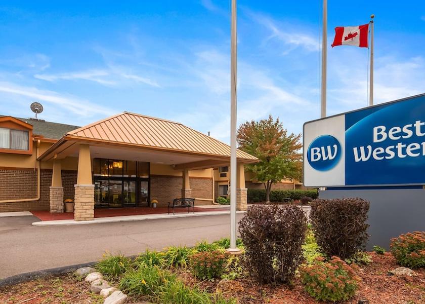 Michigan Livonia Exterior Detail