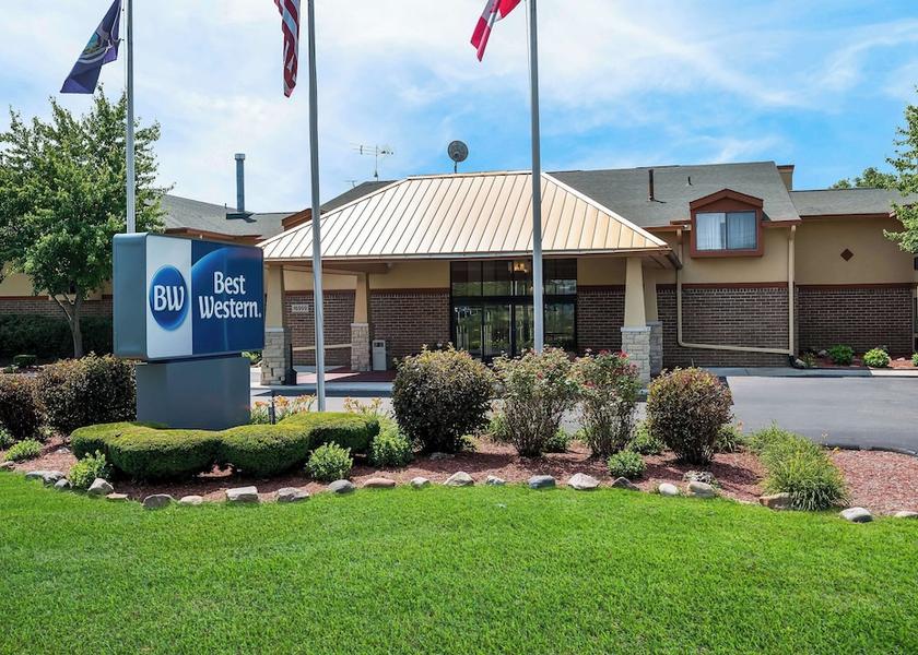 Michigan Livonia Exterior Detail