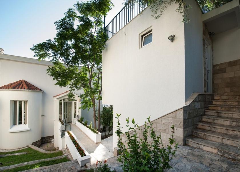  Sveti Stefan Entrance