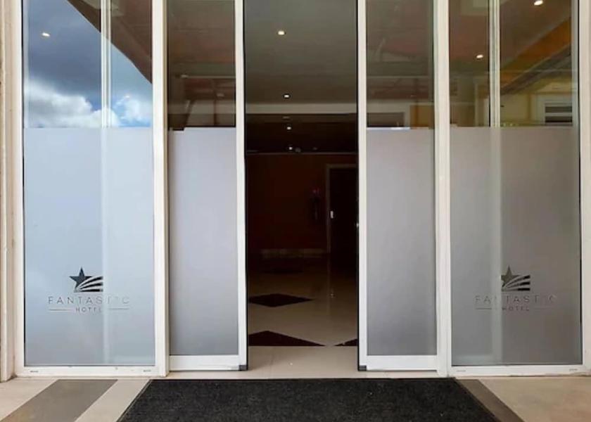  Marigot Interior Entrance