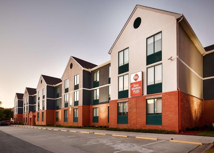 Georgia Roswell Exterior Detail