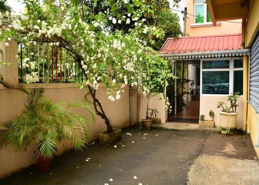 MU Quatre Bornes Entrance