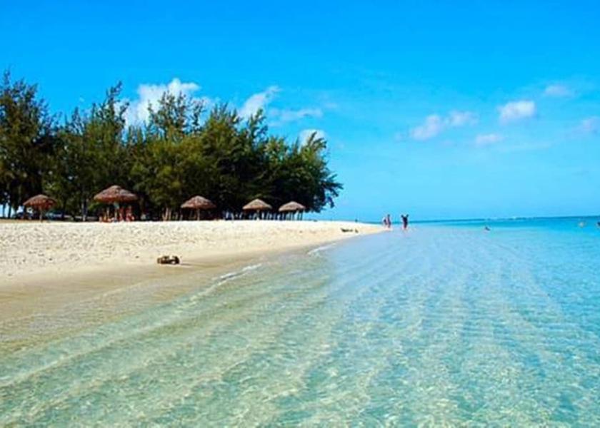 Rivière Noire Flic-en-Flac Beach