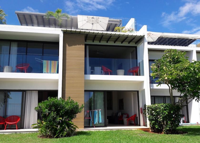  Flic-en-Flac Exterior Detail