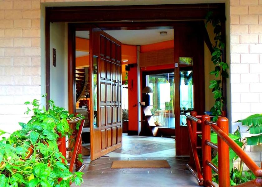  Tamarin Interior Entrance