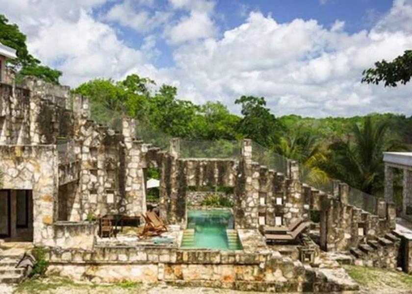 Quintana Roo Coba Exterior Detail