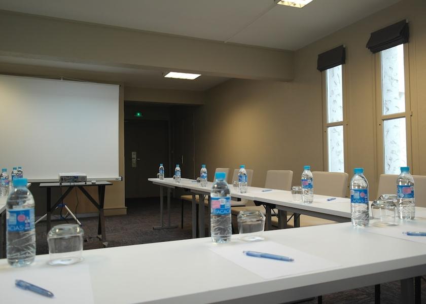 Nouvelle-Aquitaine Fontaine-le-Comte Meeting Room
