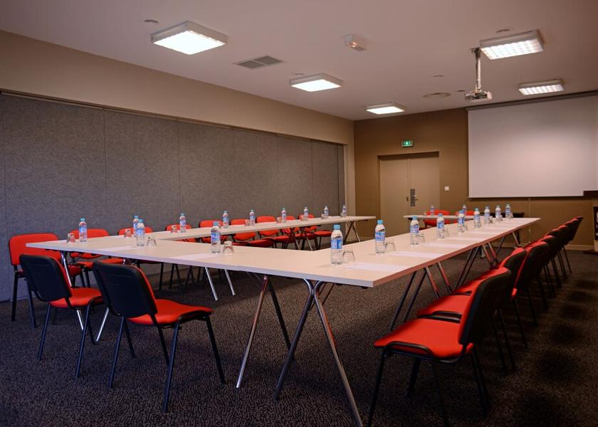 Nouvelle-Aquitaine Fontaine-le-Comte Meeting Room