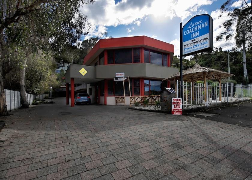 Victoria Lorne Front of property